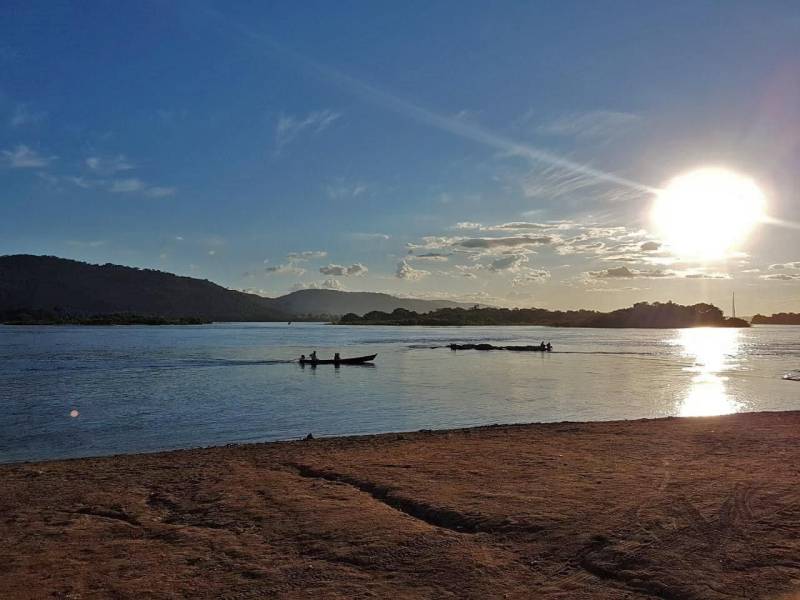 Técnicos das Secretarias Estaduais de Municípios Sustentáveis (Semsu) e de Gestão Estratégica (Seegest) estão no município de São Félix do Xingu (foto) para avaliar e alinhar as ações que estão sendo realizadas na implementação do projeto piloto dos Municípios Emblemáticos. A reunião com a equipe municipal foi realizada nesta terça-feira, 05, no auditório da Secretaria Municipal de Meio Ambiente (Semmas). O projeto de Município Emblemático congrega um reforço de ações previstas no Programa Municípios Sustentáveis (PMS) a fim de gerar cases que possam ser replicados em outras localidades. As ações foram definidas em parceria com as secretarias municipais que apontaram necessidades e propostas de desenvolvimento nos eixos social, ambiental e econômico, definidos a partir do workshop realizados em dezembro do ano passado, com os agentes realizadores do Estado e da Prefeitura Municipal.

FOTO: ASCOM / SEMSU
DATA: 05.06.2018
SÃO FÉLIX DO XINGU - PARÁ <div class='credito_fotos'>Foto: DANI FILGUEIRAS / ASCOM SEMSU   |   <a href='/midias/2018/originais/d7872e76-07c4-41e5-806e-7d5613627b2e.jpg' download><i class='fa-solid fa-download'></i> Download</a></div>