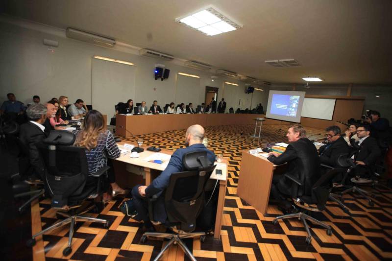 Representantes de secretarias de Estado, prefeituras e parceiros estratégicos estiveram reunidos na tarde desta sexta-feira (16), para discutir os avanços na melhoria da gestão fiscal dos municípios paraenses durante a primeira Reunião de Governança do Programa Juntos, da Comunitas. Na oportunidade foi apresentado um balanço dos resultados obtidos por meio de treinamentos na área realizados com o apoio da organização. O encontro ocorreu no Palácio do Governo, em Belém.
FOTO: ANTONIO SILVA / AG. PARÁ
DATA: 16.03.2018
BELÉM - PARÁ <div class='credito_fotos'>Foto: Antônio Silva/Ag. Pará | <a href='/midias/2018/originais/d7b7ac0b-27bd-4bae-8ce6-dae6e28b886c.jpg' download><i class='fa-solid fa-download'></i> Download</a></div>