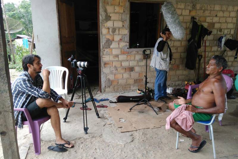 A TV Cultura do Pará estreia a grade de programação deste ano nesta sexta-feira (23) com oito atrações, sendo quatro delas inéditas. São os programas "Repórter Rá Teen Bum", em parceria com a TV Cultura (São Paulo), "Som Direto" e "Compartilhar" e a exibição do documentário "A batalha do livramento" (foto) na faixa Cultura.DOC.
FOTO: NASSIF JORDY
DATA: 22.03.2018
BELÉM - PARÁ <div class='credito_fotos'>Foto: NASSIF JORDY | <a href='/midias/2018/originais/d7f3f543-9ec6-41bc-931b-a095c5d769f5.jpg' download><i class='fa-solid fa-download'></i> Download</a></div>