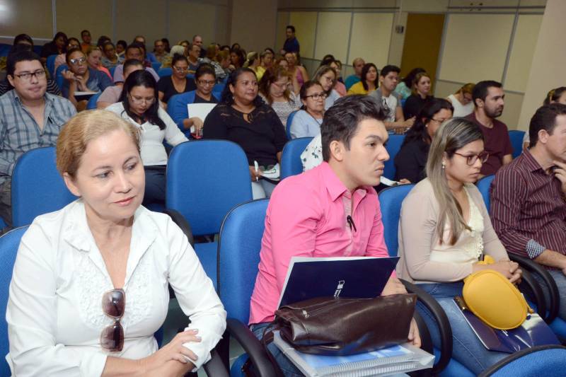 Educadores que integram a Unidade Seduc na Escola 3 (USE 3) debateram nesta quarta-feira (7), durante jornada pedagógica realizada no Centur, em Belém, aspectos da Base Nacional Comum Curricular (BNCC) e o que tem sido feito para adaptar as unidades de ensino a essa nova legislação, vigente desde o final do ano passado.
FOTO: RAI PONTES / ASCOM SEDUC
DATA: 07.08.2018
BELÉM - PARÁ <div class='credito_fotos'>Foto: Rai Pontes/Ascom Seduc | <a href='/midias/2018/originais/d88a3b65-d7da-4715-aff9-6df1671b3f61.jpg' download><i class='fa-solid fa-download'></i> Download</a></div>