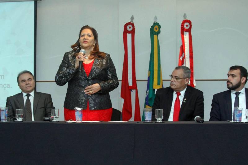 Por meio de acordo de cooperação técnica, o Governo do Estado, através da Escola de Governança Pública do Estado do Pará (EGPA) e o Tribunal de Contas do Estado do Pará (TCE-PA) realizaram nesta terça-feira (18), a certificação dos 50 concluintes no curso de Especialização em Gestão Pública com Ênfase em Políticas Públicas e Governança. A cerimônia foi no auditório Ministro Elmiro Nogueira, na sede do tribunal. Na foto,  a conselheira presidente do tribunal Lourdes Lima.

FOTO: ASCOM PGE
DATA: 20.12.2018
BELÉM - PARÁ <div class='credito_fotos'>Foto: ASCOM PGE   |   <a href='/midias/2018/originais/d8a00b3b-06da-4508-a9a1-a8d07a5da03c.jpg' download><i class='fa-solid fa-download'></i> Download</a></div>