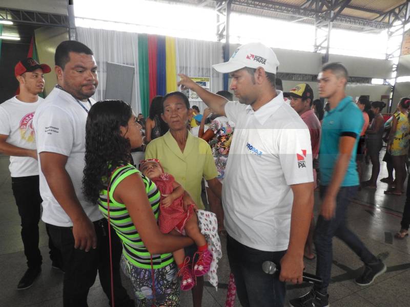Termina neste sábado, 17, o atendimento da Caravana Pro Paz Cidadania em Bragança, município localizado na região nordeste do estado. Com o apoio da prefeitura e secretarias estaduais, a ação começou na quinta-feira, 15, no ginásio do Senai. Até o momento, mais de dois mil atendimentos foram feitos. A população pode solicitar a emissão de RG, CPF, certidão de nascimento (1° e 2° via), Id Jovem, identidade de nome social e aconselhamento jurídico.
FOTO: CARLOS SODRÉ / AG. PARÁ
DATA: 16.03.2018
BRAGANÇA - PARÁ <div class='credito_fotos'>Foto: Carlos Sodré/Agência Pará | <a href='/midias/2018/originais/d8af1977-9d0e-4a95-9cc2-2d3dca7beb1d.jpg' download><i class='fa-solid fa-download'></i> Download</a></div>