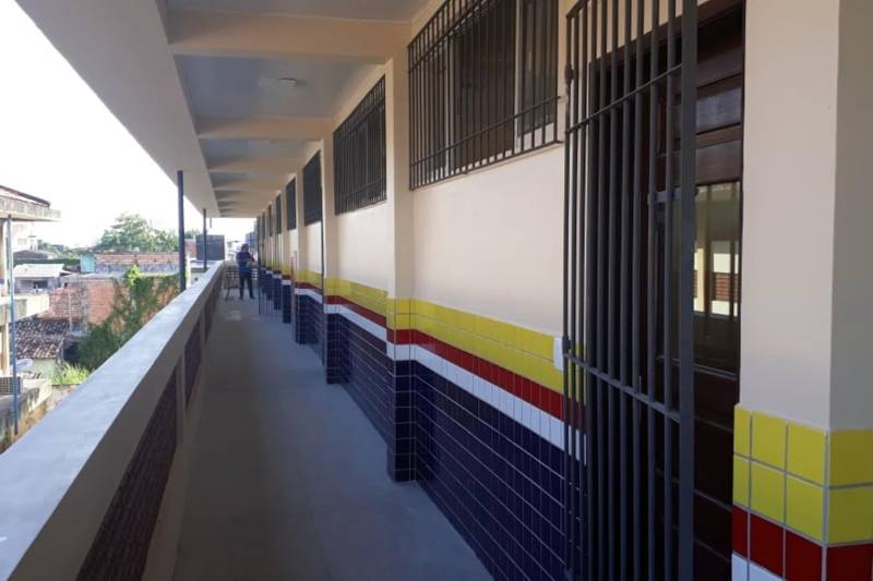 A Secretaria de Estado de Educação (Seduc) esclarece que mantém as obras de reforma na Escola Estadual Brigadeiro Fontenelle, no Bairro da Terra Firme, em Belém, e que os buracos nas divisórias de uma sala de aula não têm nenhuma relação com o andamento dos serviços.
FOTO: ASCOM SEDUC
DATA: 13.11.2018
BELÉM - PARÁ <div class='credito_fotos'>Foto: ASCOM SEDUC | <a href='/midias/2018/originais/d8b5381b-9a1d-433f-ba6d-7e7eca5cc236.jpg' download><i class='fa-solid fa-download'></i> Download</a></div>