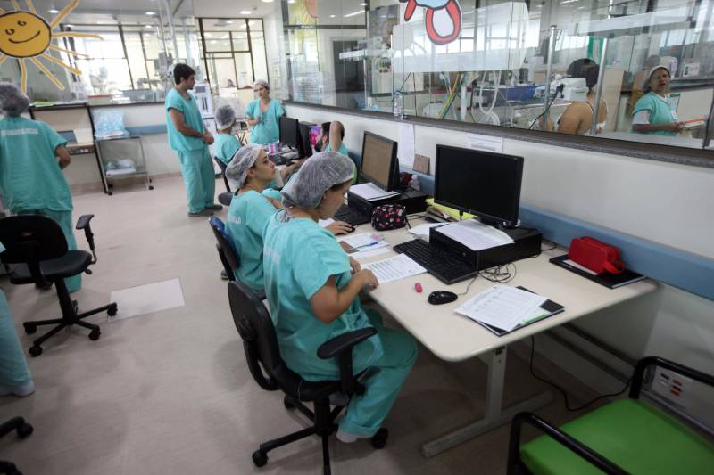 Em 2017, A Santa Casa recebeu a Acreditação Nível 1, para instituições que atendem aos critérios de segurança do paciente em todas as áreas de atividade, incluindo aspectos estruturais e assistenciais. A conquista do Certificado de Acreditação ONA 1 foi muito comemorada pelos 2.600 servidores da Santa Casa de Misericórdia do Pará. Uma onda de otimismo tomou conta do hospital e se expressava através risos, abraços e confraternizações. 

FOTO: ASCOM SANTA CASA
DATA: 18.12.2018
BELÉM - PARÁ <div class='credito_fotos'>Foto: ASCOM / SANTA CASA   |   <a href='/midias/2018/originais/d8c52564-a8cc-4f32-9132-a1499f16547d.jpg' download><i class='fa-solid fa-download'></i> Download</a></div>