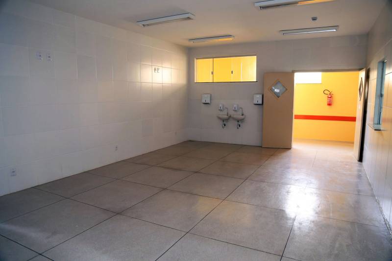 O novo Hospital Santa Rosa, no município de Abaetetuba, no nordeste do Pará, está pronto e será entregue pelo governo do Estado à Prefeitura, na primeira quinzena do mês de dezembro.

FOTO: MÁCIO FERREIRA / AG. PARÁ
DATA: 29.11.2018
ABAETETUBA - PARÁ <div class='credito_fotos'>Foto: MÁCIO FERREIRA/ AG. PARÁ   |   <a href='/midias/2018/originais/d8d010a3-e0a1-4553-9827-7e50fe602e63.jpg' download><i class='fa-solid fa-download'></i> Download</a></div>