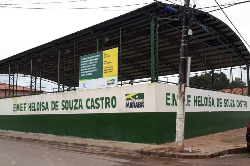 Penitenciário do Estado (Susipe) que oferece 969 vagas iniciou neste domingo, 11, pela manhã. Dos 17.545 que deveriam fazer a prova no período da manhã, 12.391 compareceram para concorrer aos cargos de Assistente Administrativo, Enfermagem, Pedagogo (Especialista em Educação) e Técnico em Gestão de Informática, cargos com provas pela manhã. De acordo com a empresa AOCP Concursos Públicos, organizadora do certame, 5.063 candidatos faltaram representando 29.01% do quantitativo que deveria fazer a prova nesta manhã. O concurso também terá provas a tarde e no próximo domingo, 18. Em Castanhal, dos 1.740 candidatos inscritos para o cargo de assistente administrativo, 452 faltaram, mais de 25% do total de inscritos. O candidato Werleson Silveira veio de Bragança fazer a prova em Castanhal. Ele já é concurseiro e está ansioso pra entrar no mercado de trabalho. “É o terceiro concurso que faço, mas ainda não consegui passar. Estou confiante neste concurso. Estudei em casa mesmo. Comprei apostila e assisti às aulas pela internet também. Estou desempregado e espero ter um bom resultado”, disse. Infelizmente nem todos conseguiram fazer prova. O candidato Emanoel Oliveira veio de Mocajuba na noite de ontem (17). Ele passou 7h na estrada, mas chegou um minuto atrasado e os portões já tinham sido fechados no Instituto Federal de Educação Tecnológica (IFPA) em Castanhal. “Perdi meu cartão de inscrição e aí minha namorada falou que meu local de prova era na UFPA. Cheguei lá e me disseram que a prova era no IFPA. Com essa confusão da escola acabei me atrasando e perdi a prova. Agora é tentar na próxima”, contou.
FOTO: ASCOM / SEAD
DATA: 11.03.2018
ALTAMIRA - PARÁ <div class='credito_fotos'>Foto: ASCOM SEAD | <a href='/midias/2018/originais/d8db88ab-d4cb-4fd6-b97f-a50183444f17.jpg' download><i class='fa-solid fa-download'></i> Download</a></div>