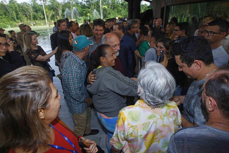 O Parque Estadual do Utinga (PEUt) o mais importante espaço de preservação e estudo da biodiversidade dentro da Região Metropolitana de Belém será reaberto à população a partir desta sexta,16, a partir das 16h30, com apresentações artísticas, com o Boi Veludinho, crianças do Pro Paz e a premiada Orquestra Sinfônica do Theatro da Paz. A apresentação será em um espaço ao ar livre e não será necessária a retirada de ingressos, por esse motivo, a recomendação é que o público chegue cedo, porque a entrada será fechada quando o espaço estiver lotado.
FOTO: THIAGO GOMES / AG PARÁ
DATA: 16.03.2018
BELÉM - PARÁ <div class='credito_fotos'>Foto: Thiago Gomes /Ag. Pará | <a href='/midias/2018/originais/d90bf5db-1f3b-4fbe-81f1-d1b36b9e06fe.jpg' download><i class='fa-solid fa-download'></i> Download</a></div>