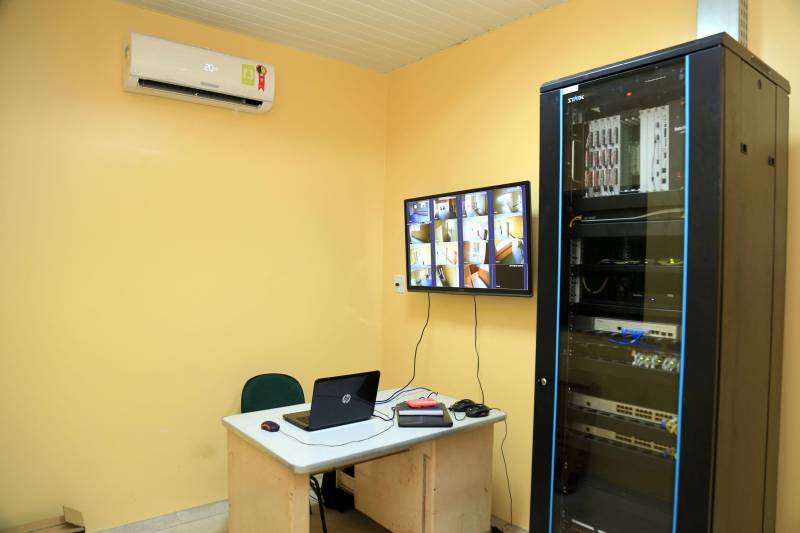O novo Hospital Santa Rosa, no município de Abaetetuba, no nordeste do Pará, está pronto e será entregue pelo governo do Estado à Prefeitura, na primeira quinzena do mês de dezembro.

FOTO: MÁCIO FERREIRA / AG. PARÁ
DATA: 29.11.2018
ABAETETUBA - PARÁ <div class='credito_fotos'>Foto: MÁCIO FERREIRA/ AG. PARÁ   |   <a href='/midias/2018/originais/d9807eb0-a045-4c2b-a54b-fd54252fa1a6.jpg' download><i class='fa-solid fa-download'></i> Download</a></div>