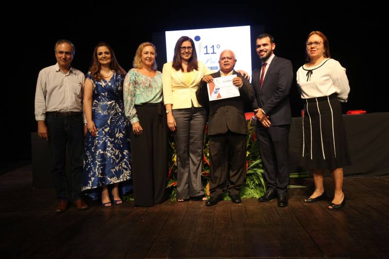 A servidora pública estadual Terezinha Medeiros, 61 anos, que trabalha há 33 na Fundação Santa Casa de Misericórdia do Pará foi a sorteada entre 53 servidores para receber o Prêmio de Servidor Nota 10 de 2018. Ela representa os 107 mil servidores que fazem parte do quadro do Governo do Pará. A premiação aconteceu durante cerimônia realizada na noite desta terça-feira (6), no Teatro Margarida Schivasappa (Centur). Esta foi a 11ª edição do Prêmio Servidor Nota 10.
FOTO: CARLOS SODRÉ / AG. PARÁ
DATA: 06.11.2018
BELÉM - PARÁ <div class='credito_fotos'>Foto: CARLOS SODRÉ / AG. PARÁ | <a href='/midias/2018/originais/d9879798-3bb5-475f-9da8-e4beddf98eae.jpg' download><i class='fa-solid fa-download'></i> Download</a></div>