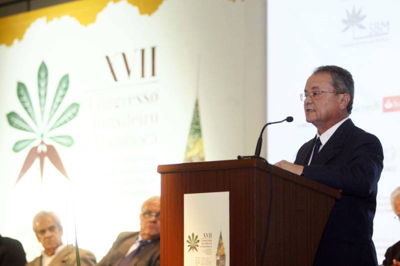 A representatividade da produção paraense e os investimentos feitos pelo Estado na agricultura familiar foram destacados pelo governador em exercício, Zequinha Marinho (foto), na abertura oficial dos congressos, cuja programação técnica começou pela manhã, com minicursos sobre o melhoramento genético da mandioca, manejo de solo e identificação de insetos e ácaros, entre outros temas.
FOTO: THIAGO GOMES / AG. PARÁ
DATA: 12.03.2018
BELÉM - PARÁ <div class='credito_fotos'>Foto: Thiago Gomes /Ag. Pará | <a href='/midias/2018/originais/d9c962c2-569c-4047-bec8-a9e751a76a72.jpg' download><i class='fa-solid fa-download'></i> Download</a></div>