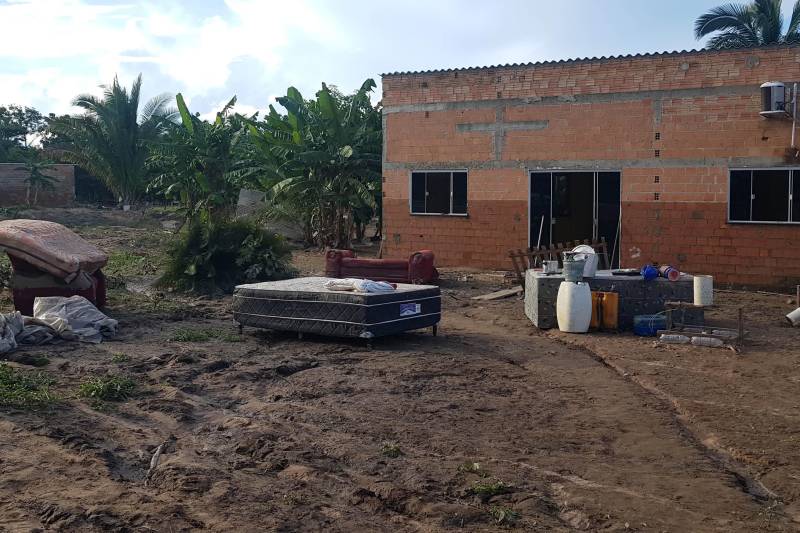 A chuva forte que caiu durante a tarde e a noite da última segunda-feira (26) em Redenção, provocou o rompimento de três represas em áreas privadas no município e, com isso, afetou 250 famílias em 12 bairros da cidade.

FOTO: ASCOM DEFESA CIVIL
DATA: 26.11.2018
REDENÇÃO - PARÁ <div class='credito_fotos'>Foto: ASCOM / DEFESA CIVIL    |   <a href='/midias/2018/originais/d9d13eb5-1cd2-4d60-87b7-918a88efe51f.jpg' download><i class='fa-solid fa-download'></i> Download</a></div>