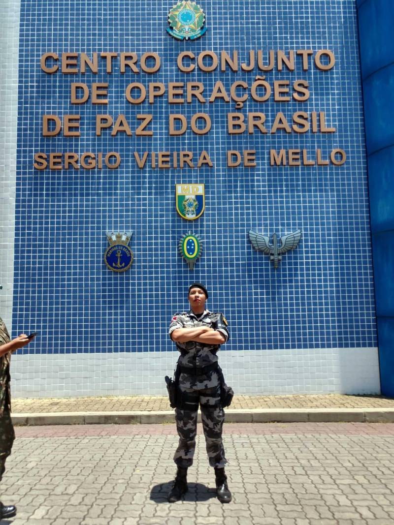 Pela primeira vez o Estado do Pará contará com uma policial militar nas Forças de Paz da Organização das Nações Unidas (ONU). A cabo PM Darilene Castro Monteiro Moura, integrante da Rondas Ostensivas Táticas Metropolitanas (Rotam), unidade vinculada ao Comando de Missões Especiais (CME) da Polícia Militar, deve trocar a boina preta pela azul em missão no continente africano, no período 2019-2020.

FOTO: ASCOM PM
DATA: 19.12.2018
BELÉM - PARÁ <div class='credito_fotos'>Foto: Ascom Polícia Militar   |   <a href='/midias/2018/originais/da3f5979-0a08-45ad-ae89-d6d277ca9f60.jpg' download><i class='fa-solid fa-download'></i> Download</a></div>