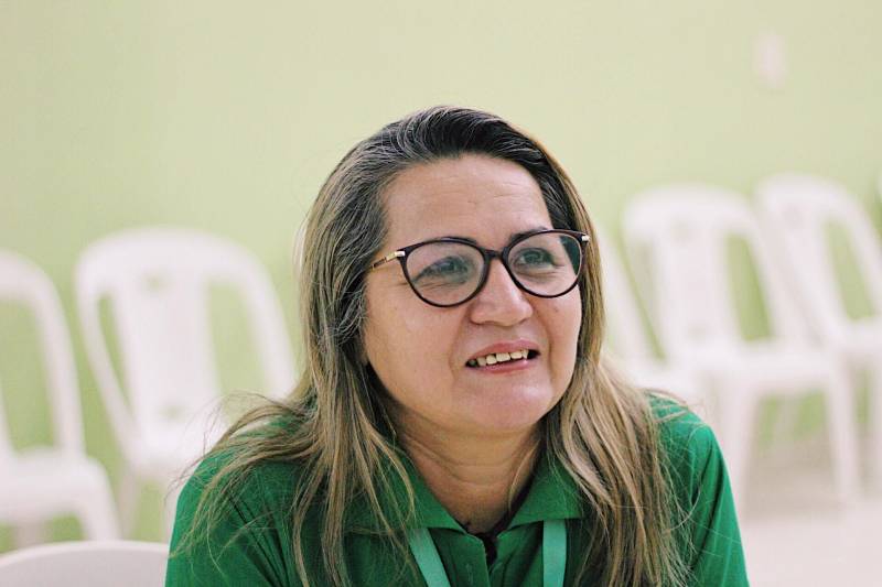 A oportunidade de refazer a vida e adquirir novas experiências profissionais foi proporcionada a quinze egressos por meio de uma parceria da Superintendência do Sistema Penitenciário do Estado (Susipe) com o Serviço Nacional de Aprendizagem Rural (Senar). A ação é realizada pela Coordenadoria de Educação Prisional da Susipe com a oferta do curso de "Produção Artesanal de Produtos de Higiene e Limpeza" que acontece no Núcleo de Desenvolvimento Educacional da Fábrica Esperança, em Belém. Na foto, a gerente do Núcleo Educacional da Fábrica Esperança, Rosiane Barbosa.

FOTO: VELOSO JUNIOR / ASCOM SUSIPE
DATA: 05.11.2018
BELÉM - PARÁ <div class='credito_fotos'>Foto: Veloso Junior / Ascom Susipe   |   <a href='/midias/2018/originais/da72e9ca-eb47-4d6d-a548-93278072f78b.jpg' download><i class='fa-solid fa-download'></i> Download</a></div>
