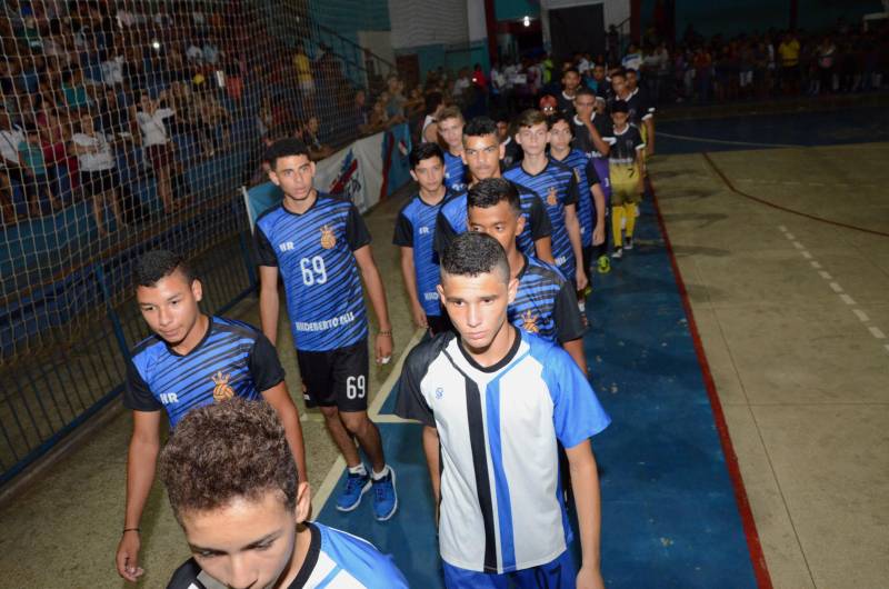 Uma intensa programação cultural, social e esportiva movimenta a cidade de Mãe do Rio, nesta sexta-feira (11), quando o município comemora 30 anos de fundação. Os competidores da etapa regional de Mãe do Rio dos Jogos Estudantis Paraenses (Jeps) terão um forte aliado durante os cinco dias da competição: a animação da torcida local.
FOTO: ELISEU DIAS / ASCOM SEDUC
DATA: 09.05.2018
MÃE DO RIO - PARÁ <div class='credito_fotos'>Foto: Eliseu Dias / Ascom Seduc | <a href='/midias/2018/originais/da74fed5-cf52-463d-b7ac-d0448b9c7026.jpg' download><i class='fa-solid fa-download'></i> Download</a></div>