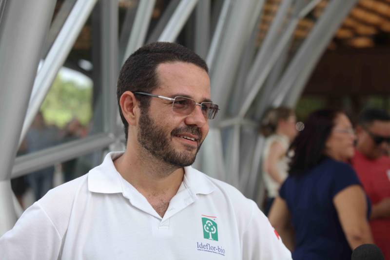 O Parque Estadual do Utinga (PEUt) o mais importante espaço de preservação e estudo da biodiversidade dentro da Região Metropolitana de Belém será reaberto à população a partir desta sexta,16, a partir das 16h30, com apresentações artísticas, com o Boi Veludinho, crianças do Pro Paz e a premiada Orquestra Sinfônica do Theatro da Paz. A apresentação será em um espaço ao ar livre e não será necessária a retirada de ingressos, por esse motivo, a recomendação é que o público chegue cedo, porque a entrada será fechada quando o espaço estiver lotado. Na foto, Júlio Meyer, do Ideflor.
FOTO: SIDNEY OLIVEIRA / AG PARÁ
DATA: 16.03.2018
BELÉM - PARÁ <div class='credito_fotos'>Foto: Sidney Oliveira/Ag. Pará | <a href='/midias/2018/originais/da8748e5-641b-40c0-8106-9fe1be0f6b3e.jpg' download><i class='fa-solid fa-download'></i> Download</a></div>