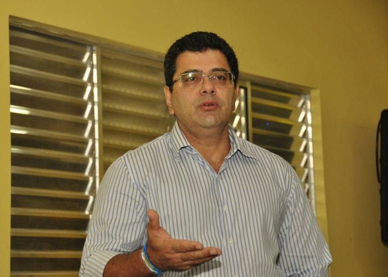A Secretaria de Estado de Saúde Pública (Sespa) realizou, nesta quinta (12) e sexta-feira (13), na Câmara Municipal de Salinópolis, a I Reunião Avaliativa dos Hospitais Regionais sob Gestão do Estado, tendo como tema principal a contratualização de hospitais no âmbito do Sistema Único de Saúde (SUS) em consonância com a Política Nacional de Atenção Hospitalar (PNHOS). Na foto, Wilson Branco, diretor do Hospital Regional de Conceição o Araguaia.
FOTO: JOSÉ PANTOJA / ASCOM SESPA
DATA: 13.04.2018
SALINÓPOLIS - PARÁ <div class='credito_fotos'>Foto: José Pantoja / Ascom Sespa | <a href='/midias/2018/originais/daedcce8-21a3-49b7-b089-442fea4ae9d9.jpg' download><i class='fa-solid fa-download'></i> Download</a></div>