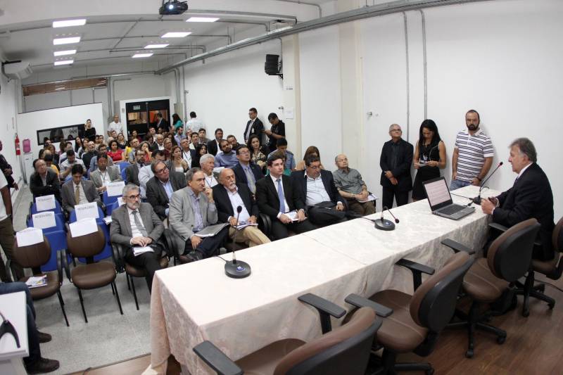 O Parque de Ciência e Tecnologia Guamá (PCT Guamá), em Belém, ganhou um novo prédio para solidificação das ações de incremento ao desenvolvimento socioeconômico do Estado, o Espaço Empreendedor. A cerimônia de inauguração, na quarta-feira (07), foi conduzida pelo governador Simão Jatene e o titular da Secretaria de Estado de Ciência, Tecnologia e Educação Profissional e Tecnológica (Sectet), Alex Fiúza de Mello.
FOTO: CRISTINO MARTINS / AG. PARÁ
DATA: 07.03.2018
BELÉM - PARÁ <div class='credito_fotos'>Foto: Cristino Martins/Ag. Pará | <a href='/midias/2018/originais/daeed2ad-4283-4505-ae0e-0c43a0bd0ecb.jpg' download><i class='fa-solid fa-download'></i> Download</a></div>