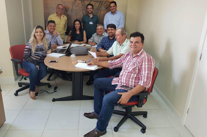 A equipe do Centro Regional de Governo do Sudeste do Pará sediou nos dias 2 e 3 de maio, em Marabá, o workshop “Política Estadual de Socioeconomia, Governança Pública Compartilhada e Planejamento Estratégico Situacional”, ministrado pelos consultores Oscar Marmolejo e Vinícius Ferreira, do Programa das Nações Unidas para o Desenvolvimento (Pnud).
FOTO: ASCOM CRGSP
DATA: 03.05.2018
MARABÁ - PARÁ <div class='credito_fotos'>Foto: ASCOM CRGSP | <a href='/midias/2018/originais/db1402b9-8355-43bc-a084-e1c164d5fa0a.jpg' download><i class='fa-solid fa-download'></i> Download</a></div>
