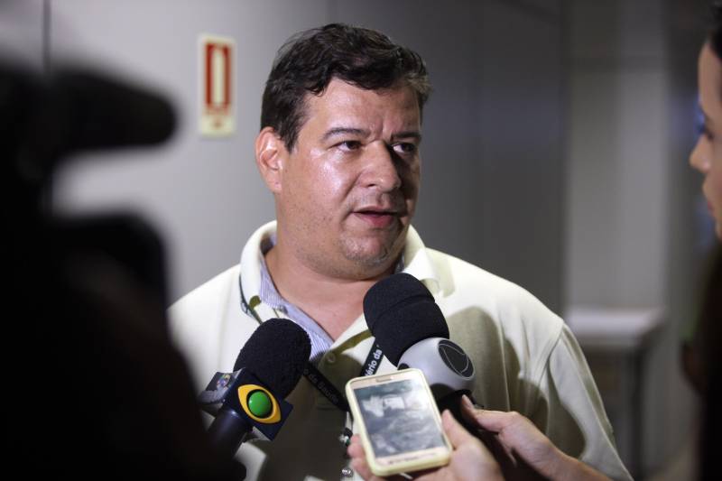 Coletiva na Sespa sobre a suspeita de casos de raiva humana no município de Melgaço. Na foto, Alexander, do Ministério da Saúde.
FOTO: THIAGO GOMES / AG. PARÁ
DATA: 11.05.2018
BELÉM - PARÁ <div class='credito_fotos'>Foto: Thiago Gomes /Ag. Pará | <a href='/midias/2018/originais/db45383c-5434-41c8-a14b-1cb5db40b1d9.jpg' download><i class='fa-solid fa-download'></i> Download</a></div>
