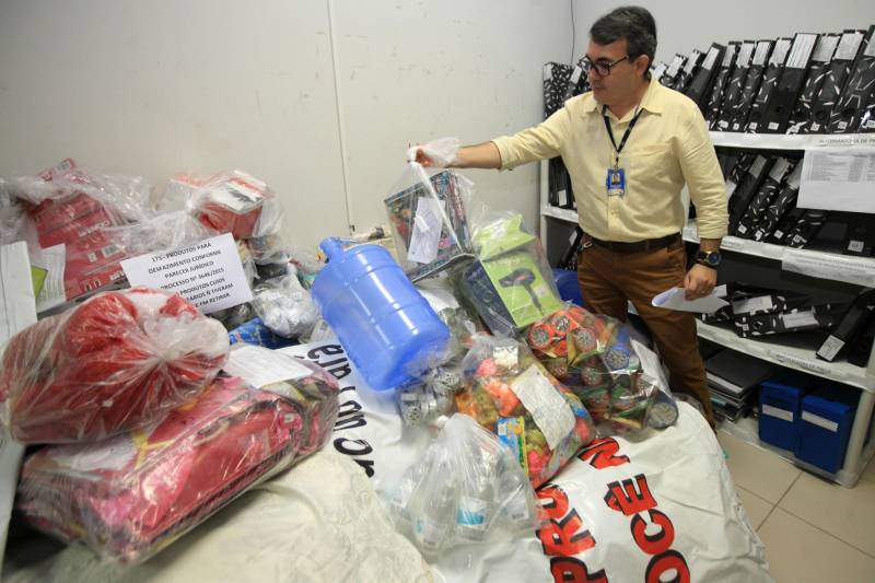 Outro órgão que trabalha na defesa do consumidor, mas dessa vez com atuação antes mesmo da venda ser concretizada, é o Imetropará, órgão delegado do Inmetro (Instituto Nacional de Metrologia, Qualidade e Tecnologia), integrante da Rede Brasileira de Metrologia Legal e Qualidade (RBMLQ/Inmetro). De acordo com dados do Imetropará, os medidores de energia elétrica são os mais demandados pela população na hora de solicitar uma vistoria do Instituto para atestar irregularidades, mas também são muito recorrentes os problemas com balanças.
FOTO: CARLOS SODRÉ / AG. PARÁ
DATA: 15.03.2018
BELÉM - PARÁ <div class='credito_fotos'>Foto: CARLOS SODRÉ / AG. PARÁ | <a href='/midias/2018/originais/db77fc12-9fc0-4562-861a-b8ae85a9fd46.jpg' download><i class='fa-solid fa-download'></i> Download</a></div>