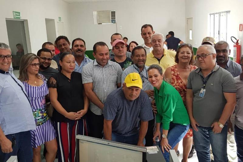 A 50ª Circunscrição de Trânsito (Ciretran) foi inaugurada, no município de Novo Repartimento, nesta quarta-feira (26). O município agora vai poder contar com serviços fornecidos pelo Departamento de Trânsito do Estado do Pará (Detran-PA), como emissão de Carteira Nacional de Habilitação, vistoria, transferência de jurisdição, além de emplacamento de veículos e trabalhos de Educação para o Trânsito.

FOTO: ASCOM DETRAN
DATA: 28.12.2018
NOVO REPARTIMENTO - PARÁ <div class='credito_fotos'>Foto: ASCOM DETRAN   |   <a href='/midias/2018/originais/db8501cd-0c5e-4122-8e83-621a5607d854.jpg' download><i class='fa-solid fa-download'></i> Download</a></div>