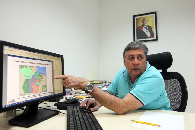 No Brasil, a maioria dos Estados depende do transporte rodoviário e ferroviário (as hidrovias são a menor porcentagem), o que não acontece no Pará. Segundo o presidente da CPH, Haroldo Bezerra (foto), “diferente de outros Estados do país, o Pará tem vocação natural pela malha de transporte hidroviária.

FOTO: SIDNEY OLIVEIRA / AG. PARÁ
DATA: 11.06.2018
BELÉM - PARÁ <div class='credito_fotos'>Foto: Sidney Oliveira/Ag. Pará   |   <a href='/midias/2018/originais/dbccabeb-aab2-42eb-87be-ee6a4bcef956.jpg' download><i class='fa-solid fa-download'></i> Download</a></div>