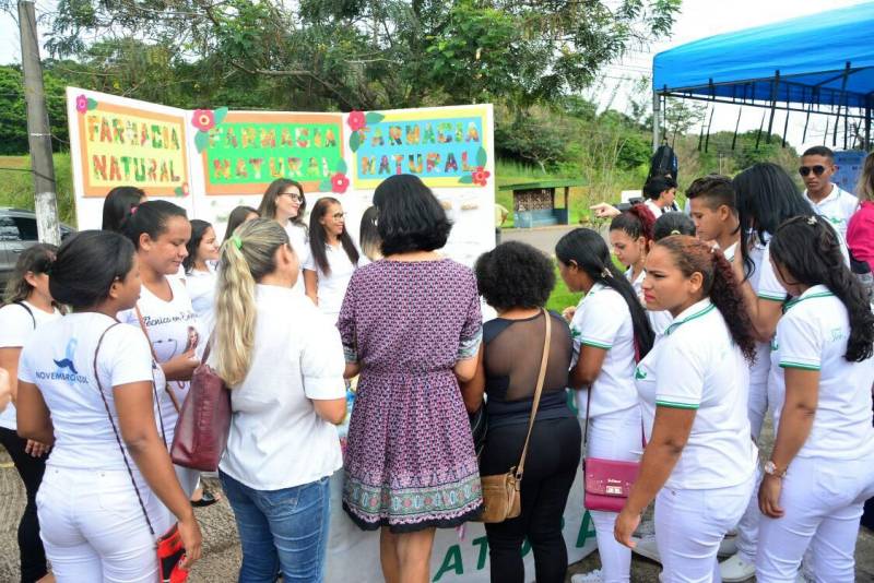 Centenas de pessoas entre colaboradores, usuários e acompanhantes participaram da ação de educação em saúde que marcou a comemoração dos dois anos de funcionamento da Unidade de Alta Complexidade em Oncologia Dr. Vitor Moutinho (Unacon), em Tucuruí, no sudeste paraense, nesta quarta-feira, 18.
FOTO: ASCOM UNACON
DATA: 18.04.2018
TUCURUÍ - PARÁ <div class='credito_fotos'>Foto: Ascom Unacon | <a href='/midias/2018/originais/dc0d8532-f4e6-4d90-bb1e-5e7df17d2658.jpg' download><i class='fa-solid fa-download'></i> Download</a></div>