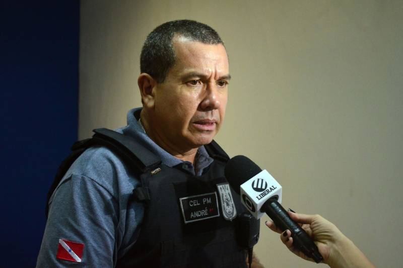 Para o secretário adjunto de Operações da Segup, Cel. André Cunha (foto), o sucesso da ação foi devido ao empenho de todas as forças. “Para chegarmos até aqui houve muita investigação, gente que correu riscos para conseguir informações e provas necessárias para subsidiar os pedidos de cumprimento de mandado", avaliou.

FOTO: ELIELSON MODESTO/ASCOM SEGUP
DATA: 29.11.2018
ANANINDEUA-PARÁ <div class='credito_fotos'>Foto: Elielson Modesto / Ascom Segup   |   <a href='/midias/2018/originais/dc6ba535-0fa4-429a-8cff-ffc270e4d048.jpg' download><i class='fa-solid fa-download'></i> Download</a></div>