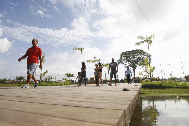 O Parque Estadual do Utinga (PEUt) o mais importante espaço de preservação e estudo da biodiversidade dentro da Região Metropolitana de Belém será reaberto à população a partir desta sexta,16, a partir das 16h30, com apresentações artísticas, com o Boi Veludinho, crianças do Pro Paz e a premiada Orquestra Sinfônica do Theatro da Paz. A apresentação será em um espaço ao ar livre e não será necessária a retirada de ingressos, por esse motivo, a recomendação é que o público chegue cedo, porque a entrada será fechada quando o espaço estiver lotado.
FOTO: THIAGO GOMES / AG PARÁ
DATA: 16.03.2018
BELÉM - PARÁ <div class='credito_fotos'>Foto: Thiago Gomes /Ag. Pará | <a href='/midias/2018/originais/dc7429a0-d82e-423e-92d4-33f78061f6e5.jpg' download><i class='fa-solid fa-download'></i> Download</a></div>