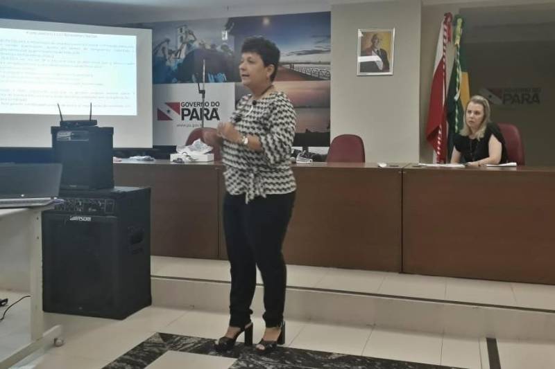 Elevar o nível de conhecimento sobre temas de interesse das organizações, contribuindo para o aumento da capacidade de gestão, autonomia e melhoria dos serviços prestados à comunidade. Esse foi o objetivo do II Bate-Papo com o Terceiro Setor, projeto realizado pelo Núcleo de Articulação e Cidadania (NAC) do Estado do Pará. Na foto, Andrea Martins Cavalcante, auditora de Controle Externo do Tribunal de Contas do Estado do Pará – TCE.
FOTO: RUAN MORAES / ASCOM NAC
DATA: 04.07.2018
BELÉM - PARÁ <div class='credito_fotos'>Foto: RUAN MORAES / ASCOM NAC | <a href='/midias/2018/originais/dca39b92-2914-4981-8736-41ad2d18e0ea.jpg' download><i class='fa-solid fa-download'></i> Download</a></div>