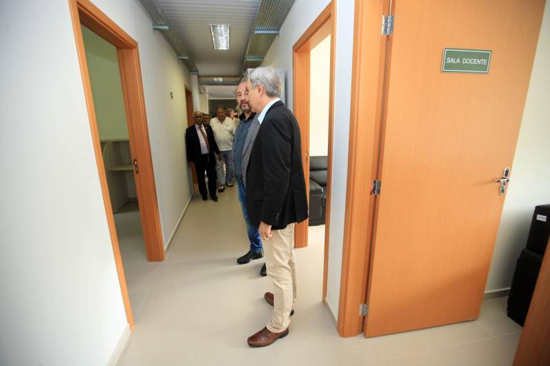 Renovar, reinventar, repensar e preservar a Amazônia e sua extensa biodiversidade serão as principais funções do Centro de Estudos Avançados da Biodiversidade (Ceabio), o primeiro da região Norte e um dos pioneiros do país. Inaugurado nesta quarta-feira (21), o laboratório faz parte do Parque de Ciência e Tecnologia Guamá (PCT Guamá), sediado em Belém.
FOTO: MÁCIO FERREIRA / AG. PARÁ
DATA: 21.02.2018
BELÉM - PARÁ <div class='credito_fotos'>Foto: MÁCIO FERREIRA/ AG. PARÁ | <a href='/midias/2018/originais/dcb60eb1-1699-450b-8646-39bed82ab4de.jpg' download><i class='fa-solid fa-download'></i> Download</a></div>