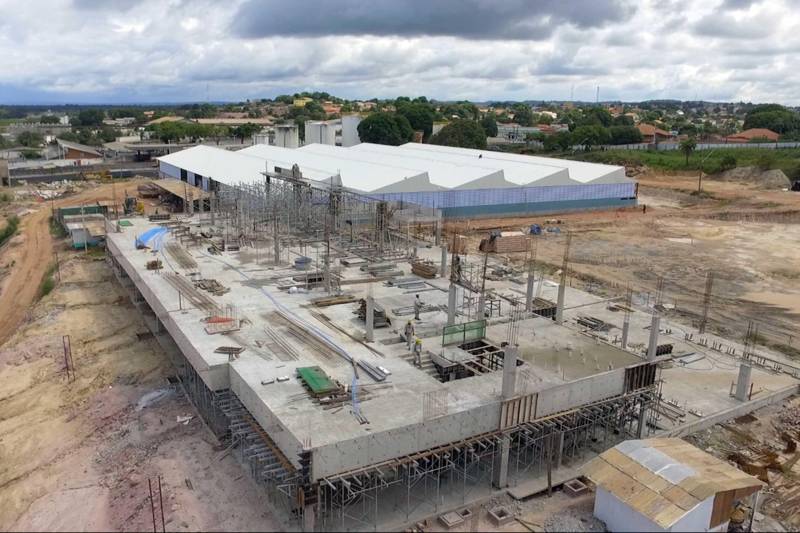 A atual gestão do Governo do Estado vai encerrar 2018 com quase R$ 100 milhões de investimentos em obras portuárias, sob a responsabilidade da Companhia de Portos e Hidrovias (CPH), em 18 municípios paraenses. Somente na área urbana de Santarém, na região Oeste, são mais de R$ 60 milhões na construção do novo terminal. A obra segue de acordo com o cronograma estabelecido e a expectativa é que depois de pronta possa melhorar significativamente o transporte de cargas e, sobretudo, oferecer condições seguras e com acessibilidade a todos os passageiros que utilizam o modal hidroviário.

FOTO: SAMUEL ALVARENGA / AG. PARÁ
DATA: 15.12.2018
SANTARÉM - PARÁ <div class='credito_fotos'>Foto: SAMUEL ALVARENGA/AG.PARÁ   |   <a href='/midias/2018/originais/dcf428f4-e920-47ce-a12c-55175462f4b3.jpg' download><i class='fa-solid fa-download'></i> Download</a></div>