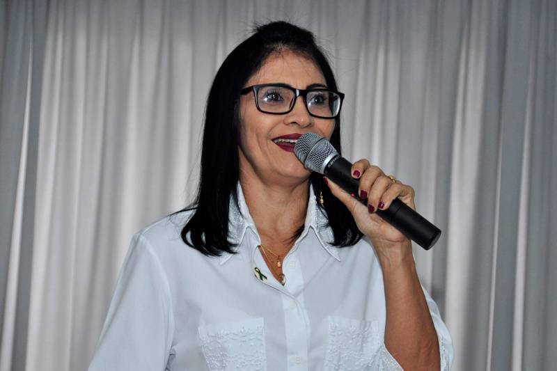 “Acreditamos que esses projetos são inovadores, e estamos trabalhando essa estratégia com os gestores dos hospitais para que realmente as doações aumentem. Estamos com uma perspectiva bem animadora para fecharmos o ano de 2018 ainda melhor do que em 2017. Para a saúde pública paraense, vai haver um ganho muito grande, evitando que a população tenha que se deslocar para outros estados a fim de realizar um transplante”, disse Ierecê Miranda (foto), coordenadora adjunta da Central de Transplantes.
FOTO: JOSÉ PANTOJA / ARQUIVO ASCOM SESPA
DATA: 01.09.2016
BELÉM - PARÁ <div class='credito_fotos'>Foto: José Pantoja / Ascom Sespa | <a href='/midias/2018/originais/dcfccaf4-e160-4734-92f9-492260fe431c.jpg' download><i class='fa-solid fa-download'></i> Download</a></div>