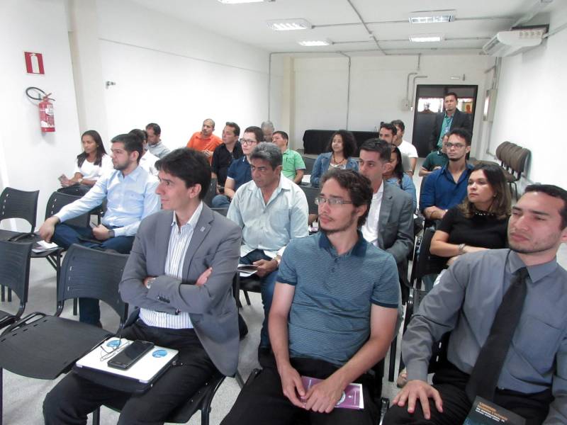 O Parque de Ciência e Tecnologia (PCT) Guamá prossegue fortalecendo suas relações com diversos setores do empresariado, incluindo intercâmbios com empresas estrangeiras. Na quinta-feira (17), o Espaço Inovação, uma das instalações do Parque, recebeu representantes do Conselho para Desenvolvimento do Comércio Exterior de Taiwan (Taitra, na foto), que, no Brasil é sediado em São Paulo (SP), com a denominação Taiwan Trade Center do Brasil. Na visita, representantes do Conselho de Taiwan, integrantes do PCT e empresários de Belém e do interior do Pará discutiram possibilidades de energia renovável e aplicações de tecnologias. "O Taiwan Trade Center do Brasil tem interesse em apresentar o potencial industrial de Taiwan nos segmentos de energia renovável e tecnologias para cidades inteligentes. O objetivo é a formação de alianças comerciais entre empresas taiwanesas e paraenses”, explicou a coordenadora de Atração e Consolidação de Empreendimentos do PCT Guamá, Lucélia Guedes.
FOTO: ASCOM / SECTET
DATA: 17.05.2018
BELÉM - PARÁ <div class='credito_fotos'>Foto: Ascom Sectet | <a href='/midias/2018/originais/dd239767-05b6-49b5-8010-9c4ab4ce355e.jpg' download><i class='fa-solid fa-download'></i> Download</a></div>