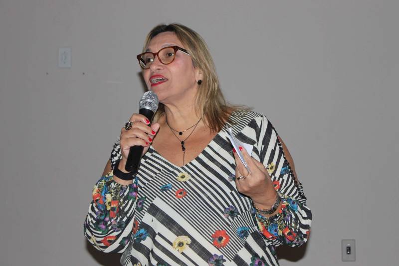 O Núcleo de Articulação e Cidadania (NAC) do Governo do Pará realizou na manhã desta quarta-feira (12), no auditório do Palácio do Governo, a última edição do ano de 2018 do projeto Bate-Papo com o Terceiro Setor. Os temas do encontro foram “Lei do Voluntariado: O que é Necessário Saber”, com o advogado Igor Bezerra, e “Marketing e Comunicação como Ferramenta de Diferenciação às Instituições do Terceiro Setor” com especialista Junior Lopes. A diretora Geral do NAC, Daniele Khayat (foto), abriu o encontro falando sobre a importância que esse projeto teve durante todos esses anos. “O que nós fizemos foi muito importante, esses encontros contribuíram diretamente para a autonomia e gestão das organizações da sociedade civil, por isso que nós devemos nos orgulhar de tudo. Todos nós estamos de parabéns pelo lindo trabalho que foi realizado”.

FOTO: ASCOM / NAC
DATA: 12.12.2018
BELÉM - PARÁ <div class='credito_fotos'>Foto: Ascom NAC   |   <a href='/midias/2018/originais/dd547e90-f523-4090-8d56-8a5cbb8ee158.jpg' download><i class='fa-solid fa-download'></i> Download</a></div>