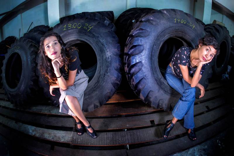 As inscrições para a Oficina Startnow da Rede de Incubadora de Tecnologia (RITU) da Universidade do Estado do Pará (Uepa), em parceria com a Incubadora de Empresas de Base Tecnológica (PIEBT) da Universidade Federal do Pará (UFPA) estão abertas. Na foto, O uso de pneus e câmaras de ar na produção de calçados sustentáveis, das universitárias Tais Figueiredo e Isabela Wanderley, do curso de design da Uepa.

FOTO: NAILANA THIELY / ARQUIVO ASCOM UEPA
DATA: 11.01.2018
BELÉM - PARÁ  <div class='credito_fotos'>Foto: Nailana Thiely / Ascom Uepa   |   <a href='/midias/2018/originais/dd841844-692b-4224-803e-05e83c00d4d1.jpg' download><i class='fa-solid fa-download'></i> Download</a></div>