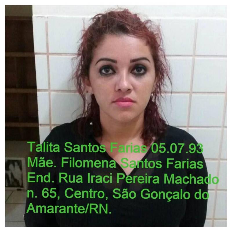 Policiais civis e militares evitaram o arrombamento de um banco no município de Jacundá, no sudeste paraense, prendendo cinco pessoas, na segunda-feira (26). Com os presos foi apreendido farto material usado em arrombamento de cofres e um aparelho eletrônico usado como bloqueador de sinais de telecomunicação. Os acusados foram transferidos para o município de Tucuruí, onde houve a autuação em flagrante nesta terça-feira (27), por associação criminosa. Eles irão responder também por crime de corrupção ativa, por terem oferecido dinheiro aos policiais militares para não serem presos. Na foto, a acusada Talita Santos Farias.
FOTO: ASCOM / POLÍCIA CIVIL
DATA: 27.03.2018
JACUNDÁ - PARÁ <div class='credito_fotos'>Foto: Ascom / Polícia Civil | <a href='/midias/2018/originais/dd884981-ca46-4a53-9a72-97c807d70cff.jpg' download><i class='fa-solid fa-download'></i> Download</a></div>