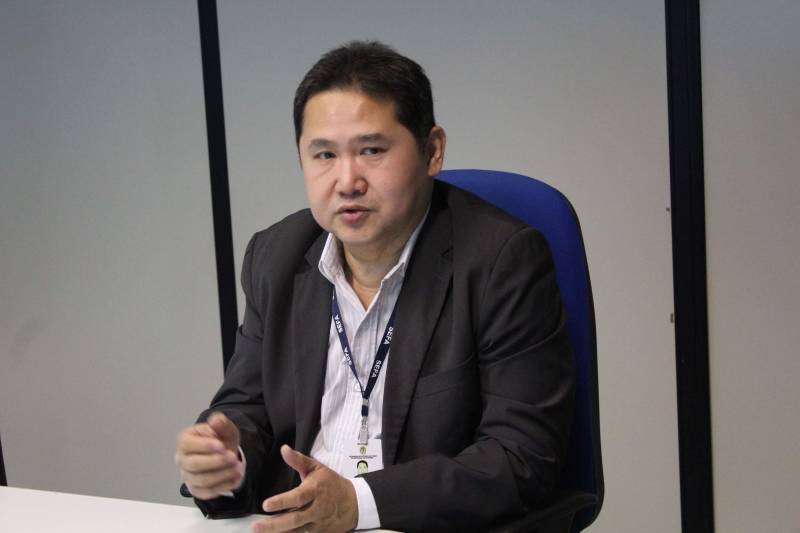 O 25º sorteio do Programa Nota Fiscal Cidadã foi realizado nesta quarta-feira (5), na sede da Secretaria de Estado da Fazenda (Sefa), em Belém. Foram sorteados 2.774 prêmios, no valor total de R$ 568.300,00, distribuídos em faixas: um prêmio extra de R$ 100 mil; um prêmio de R$ 40 mil; dois prêmios de R$ 20 mil e dois prêmios de R$ 10 mil; 18 prêmios de R$ 1 mil; 73 prêmios de R$ 500,00; 461 de R$ 200,00 e 2.216 prêmios de R$ 100,00. O valor global da premiação representa até 5% do volume de ICMS (imposto sobre circulação de mercadorias e serviços) recolhido mensalmente pelos estabelecimentos enquadrados no Programa. Na foto, o Diretor de Fiscalização, Shu Yung Fon.

FOTO: ASCOM / SEFA
DATA: 05.12.2018
BELÉM - PARÁ <div class='credito_fotos'>Foto: Ascom Sefa   |   <a href='/midias/2018/originais/ddf4b93d-4a8b-49da-9d6d-3833596ad2c2.jpg' download><i class='fa-solid fa-download'></i> Download</a></div>