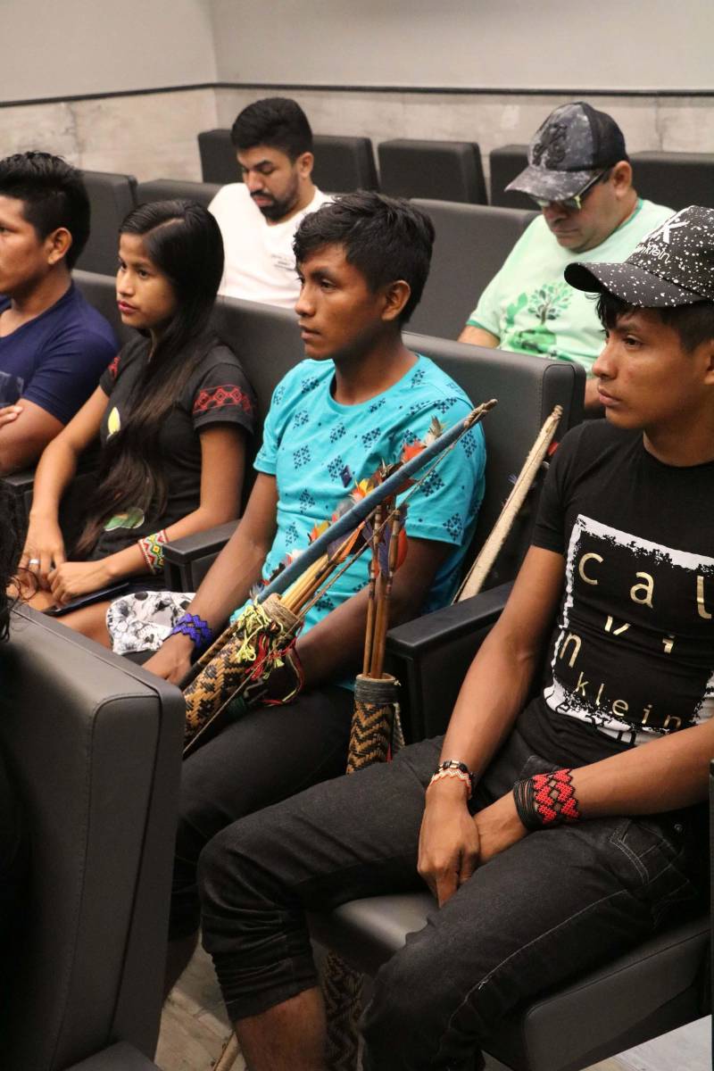 Uma comitiva de indígenas das etnias Amanaié, Assuriní do Pracará e Tembé visitou o Parque Estadual do Utinga nesta sexta-feira, 14, dentro de uma agenda de intercâmbio entre jovens indígenas. A ação foi feita em parceria entre o Instituto de Desenvolvimento Florestal e da Biodiversidade (Ideflor-bio), por meio da Gerência de Sociobiodiversidade (Gsbio) e o Distrito Sanitário Especial Indígena (DSEI) no Pará, vinculado ao Ministério da Saúde.

FOTO: ASCOM IDEFLOR
DATA: 14.12.2018
BELÉM - PARÁ <div class='credito_fotos'>Foto: Ascom Ideflor   |   <a href='/midias/2018/originais/de475c0b-4102-43f9-a9e2-13e65212ece6.jpg' download><i class='fa-solid fa-download'></i> Download</a></div>