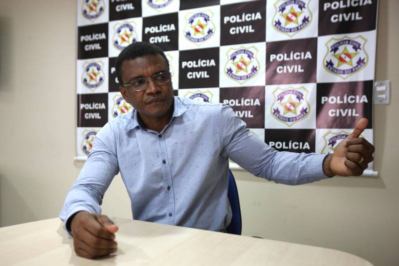 A quantidade de drogas apreendidas em 2018 no Estado do Pará, pela Divisão Estadual de Narcóticos (Denarc), já está atingindo o total apreendido em 2017, quando o Sistema de Segurança Pública retirou de circulação duas toneladas de entorpecentes. Até outubro deste ano, o volume apreendido atingiu 1 tonelada e 300 quilos. O diretor da Denarc, delegado Hennison Jacob (foto), informa que a maior parte das apreensões em 2017 ocorreu no município de Ponta de Pedras, no Arquipélago do Marajó; em Santarém, no Baixo Amazonas, e em Marabá, no sudeste paraense.
FOTO: CARLOS SODRÉ / AG. PARÁ
DATA: 12.11.2018
BELÉM - PARÁ <div class='credito_fotos'>Foto: CARLOS SODRÉ / AG. PARÁ | <a href='/midias/2018/originais/de54bb43-92eb-40cb-9fd5-313cd0e3273f.jpg' download><i class='fa-solid fa-download'></i> Download</a></div>