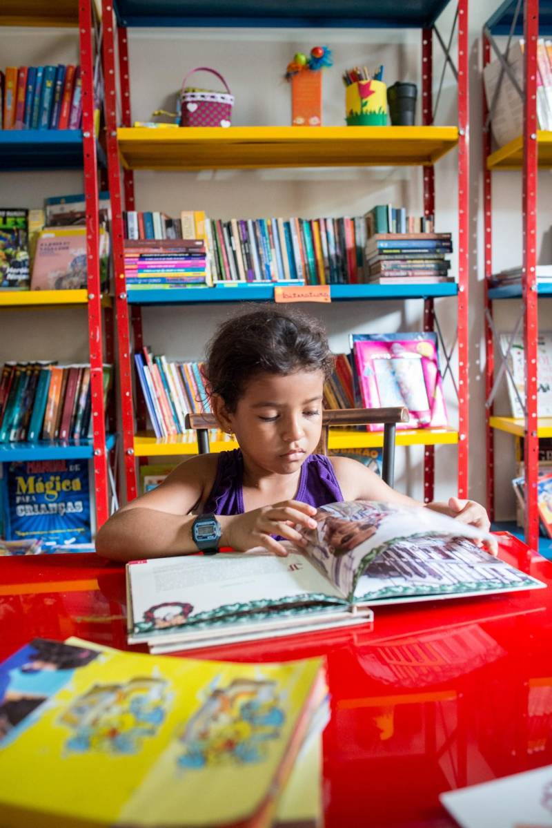 Crianças atendidas pela Casa de Apoio a Crianças com Câncer, Menino Jesus III ganharam, na manhã desta quinta-feira (29), um Espaço de Leitura do projeto Livro Solidário, coordenado pela Imprensa Oficial do Estado (IOE) e Núcleo de Articulação e Cidadania (NAC), do Governo do Estado. A Casa fica na Travessa Castelo Branco, no bairro de São Brás, em Belém.

FOTO: FERNANDO SETTE CÂMARA / ASCOM IOE
DATA: 29.11.2018
BELÉM - PARÁ <div class='credito_fotos'>Foto: FERNANDO SETTE CÂMARA / ASCOM IOE   |   <a href='/midias/2018/originais/de7f6ea2-1276-4103-9e1f-69cafebe127f.jpg' download><i class='fa-solid fa-download'></i> Download</a></div>