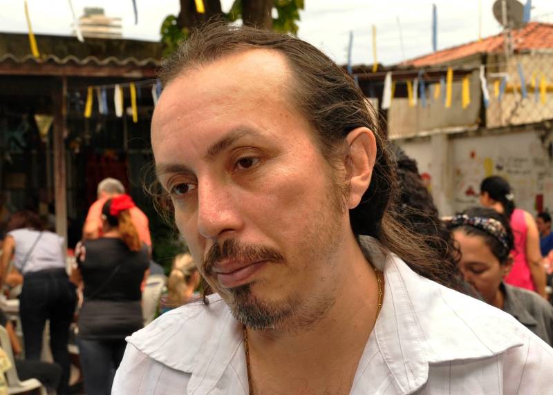 O estudante Wellington Cardoso, de 39 anos, que é um dos usuários do Caps Renascer e abandonou o tratamento várias vezes, falou um pouco sobre o que mudou e melhorou na vida dele depois que iniciou o tratamento para valer.
FOTO: JOSÉ PANTOJA / ASCOM SESPA
DATA: 26.06.2018
BELÉM - PARÁ <div class='credito_fotos'>Foto: José Pantoja/ Sespa | <a href='/midias/2018/originais/dea14549-9414-4b7f-a777-263bebc82a4a.jpg' download><i class='fa-solid fa-download'></i> Download</a></div>