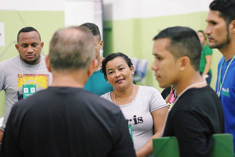 A oportunidade de refazer a vida e adquirir novas experiências profissionais foi proporcionada a quinze egressos por meio de uma parceria da Superintendência do Sistema Penitenciário do Estado (Susipe) com o Serviço Nacional de Aprendizagem Rural (Senar). A ação é realizada pela Coordenadoria de Educação Prisional da Susipe com a oferta do curso de "Produção Artesanal de Produtos de Higiene e Limpeza" que acontece no Núcleo de Desenvolvimento Educacional da Fábrica Esperança, em Belém.

FOTO: VELOSO JUNIOR / ASCOM SUSIPE
DATA: 05.11.2018
BELÉM - PARÁ <div class='credito_fotos'>Foto: Veloso Junior / Ascom Susipe   |   <a href='/midias/2018/originais/dee7e471-580b-4e26-bef1-06a3b1a72110.jpg' download><i class='fa-solid fa-download'></i> Download</a></div>