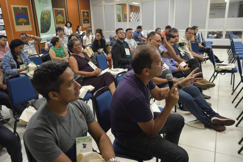 Fomentar o pleno exercício da gestão ambiental em municípios paraenses, sobretudo a qualificação de secretários, técnicos e gestores, é uma meta da Secretaria de Estado de Meio Ambiente e Sustentabilidade (Semas), com apoio do Programa Municípios Verdes (PMV) e recursos financeiros do Fundo Amazônia/Banco Nacional de Desenvolvimento Econômico e Social (BNDES). Para alcançar a meta, a Secretaria promove o quinto evento de qualificação de 2018 (foto), visando atender cerca de 50 profissionais dos 16 municípios do Arquipélago do Marajó. A programação, iniciada nesta segunda-feira (18), prossegue até o próximo dia 21 (quinta-feira), no Hotel Beira Rio, em Belém.
FOTO: ASCOM / SEMAS
DATA: 18.06.2018
BELÉM - PARÁ <div class='credito_fotos'>Foto: ASCOM SEMAS | <a href='/midias/2018/originais/df1d0f96-08de-4f32-95e5-4581274503b4.jpg' download><i class='fa-solid fa-download'></i> Download</a></div>