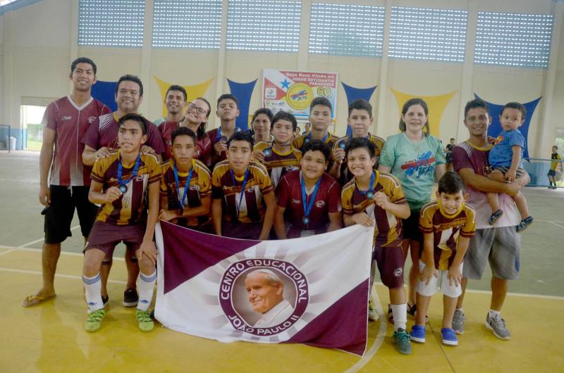 A etapa regional dos Jogos Estudantis Paraenses (Jeps), realizada de 16 a 19 de maio, no município de Igarapé-Açu, no nordeste do Estado, selecionou os times que vão disputar a etapa estadual, em junho, em Belém. Depois dos quatro dias de disputas, Castanhal foi apontada como a delegação que levará para a próxima etapa o maior número de times.
FOTO: RAI PONTES / ASCOM SEDUC
DATA: 20.05.2018
IGARAPÉ-AÇU - PARÁ <div class='credito_fotos'>Foto: Rai Pontes/Ascom Seduc | <a href='/midias/2018/originais/df720784-6bc5-40af-9a76-06e77318c510.jpg' download><i class='fa-solid fa-download'></i> Download</a></div>