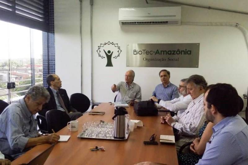 O secretário Nacional de Políticas e Programas de Pesquisa e Desenvolvimento, do Ministério da Ciência, Tecnologia, Inovações e Comunicações, Álvaro Prata, visitou o Parque de Ciência e Tecnologia (PCT) Guamá nesta quarta-feira (6). Durante a manhã, no Espaço Empreendedor do PCT Guamá, Álvaro Prata teve reunião técnica (foto) com a equipe da BioTec Amazônia e da Secretaria de Ciência, Tecnologia e Educação Profissional e Tecnológica (Sectet).
FOTO: ASCOM / PCT GUAMÁ
DATA: 06.06.2018
BELÉM - PARÁ <div class='credito_fotos'>Foto: Ascom/PCT Guamá | <a href='/midias/2018/originais/dfaacaec-4993-40dd-a29f-31a6b179c5ad.jpg' download><i class='fa-solid fa-download'></i> Download</a></div>
