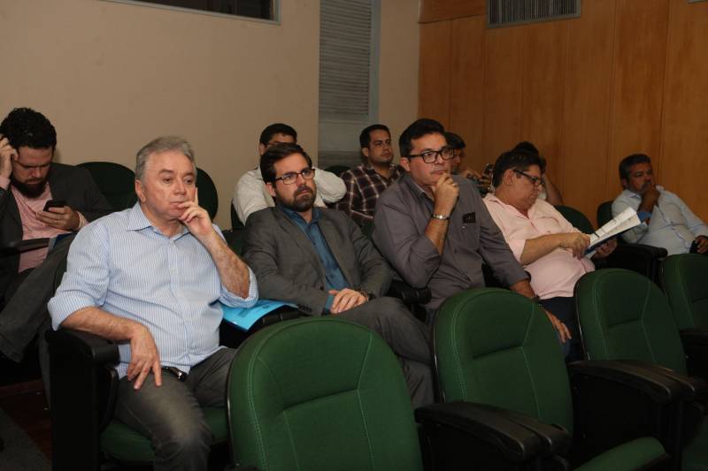 Um novo modelo de política pública para o transporte intermunicipal no Estado do Pará começou a ser discutido nesta quarta-feira (4), em Belém. A primeira audiência pública promovida pela Secretaria de Estado de Transportes (Setran) ocorreu na capital e outras duas estão programadas para o mês de julho, em Marabá, nesta quinta-feira, 5, e em Santarém, no dia 12.
FOTO: CARLOS SODRÉ / AG. PARÁ
DATA: 04.07.2018
BELÉM - PARÁ <div class='credito_fotos'>Foto: CARLOS SODRÉ / AG. PARÁ | <a href='/midias/2018/originais/e002671a-2f4e-4383-8d72-e370d08d08bc.jpg' download><i class='fa-solid fa-download'></i> Download</a></div>
