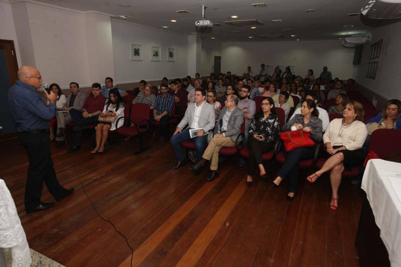 Um extenso relatório sobre as contas públicas do Pará, e das demais unidades da Federação, abrangendo o período de 1998 a 2016, foi lançado na manhã desta quinta-feira (1ª) durante o Café com Planejamento, ação mensal de formação continuada, realizada pela Secretaria de Estado de Planejamento (Seplan) para servidores públicos, mas também aberta a demais interessados. O estudo, que contém dados e informações sobre as contas públicas, visa atender à constante demanda dirigida à Diretoria de Estatística da Fundação Amazônia de Amparo a Estudos e Pesquisas (Fapespa), por diferentes grupos sociais.
FOTO: RODOLFO OLIVEIRA / AG. PARÁ
DATA: 01.03.2018
BELÉM - PARÁ <div class='credito_fotos'>Foto: Rodolfo Oliveira/Ag. Pará | <a href='/midias/2018/originais/e072b8ca-41d1-4f00-b8bb-5f99712649df.jpg' download><i class='fa-solid fa-download'></i> Download</a></div>