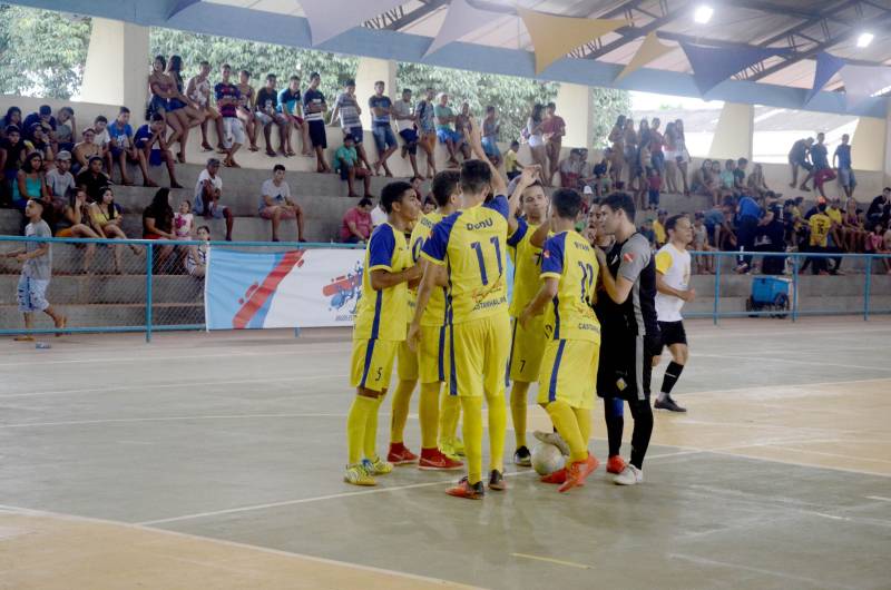 A etapa regional dos Jogos Estudantis Paraenses (Jeps), realizada de 16 a 19 de maio, no município de Igarapé-Açu, no nordeste do Estado, selecionou os times que vão disputar a etapa estadual, em junho, em Belém. Depois dos quatro dias de disputas, Castanhal foi apontada como a delegação que levará para a próxima etapa o maior número de times.
FOTO: RAI PONTES / ASCOM SEDUC
DATA: 20.05.2018
IGARAPÉ-AÇU - PARÁ <div class='credito_fotos'>Foto: Rai Pontes/Ascom Seduc | <a href='/midias/2018/originais/e0a3b248-da2c-4e68-a4f1-7a61a012d35a.jpg' download><i class='fa-solid fa-download'></i> Download</a></div>