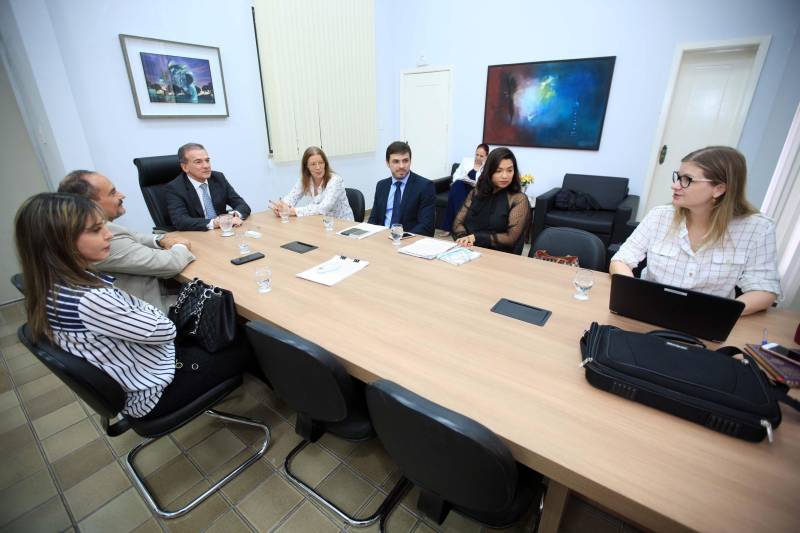 Foi instalado, nesta quarta-feira, 28, durante reunião na sede da Procuradoria-Geral do Estado (PGE/PA), em Belém, o Comitê Interinstitucional de Recuperação de Ativos do Estado do Pará (Cira/PA). O Decreto nº 1.954, que instituiu o grupo de trabalho, foi publicado no Diário Oficial do Estado no dia 5 de janeiro de 2018. Com a atuação do Comitê, o Governo do Estado pretende recuperar bens e direitos obtidos ilegalmente, por meio de ações judiciais e administrativas, além daquelas que visem acautelar o patrimônio público, apurar e reprimir os crimes contra a ordem tributária e a lavagem de dinheiro, com enfoque especial na recuperação de ativos, promovendo ações que resultem na responsabilização administrativa, civil e criminal dos envolvidos.
FOTO: MÁCIO FERREIRA / AG. PARÁ
DATA: 28.02.2018
BELÉM - PARÁ <div class='credito_fotos'>Foto: MÁCIO FERREIRA/ AG. PARÁ | <a href='/midias/2018/originais/e0d762ea-06e2-42d9-b33b-36f95d6cb2a1.jpg' download><i class='fa-solid fa-download'></i> Download</a></div>